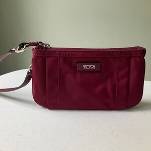 Tumi Voyageur Vienna Triple Compartment Nylon Wristlet Clutch Garnet Maroon